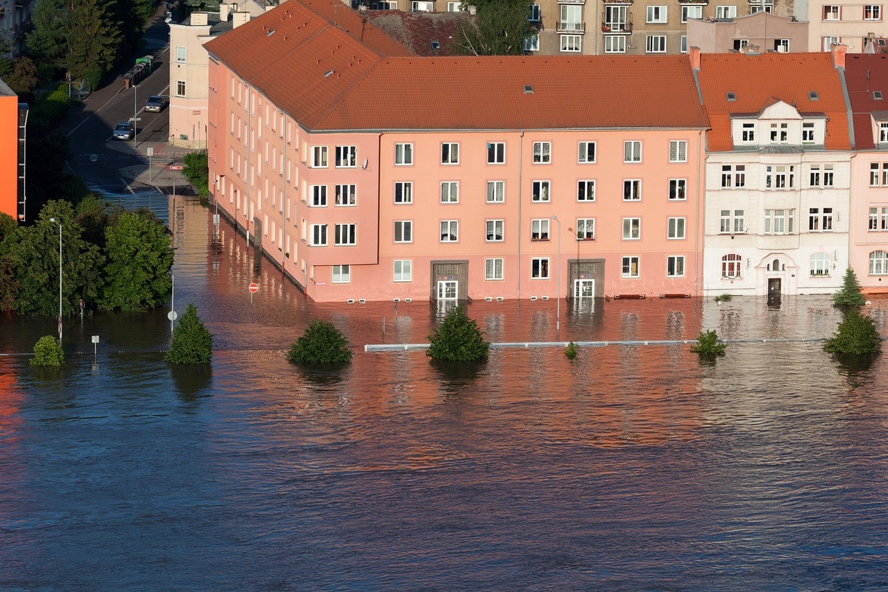 Wasserschäden durch Überschwemmung: Schlimm, wenn jetzt die Gebäudeversicherung nicht zahlt.