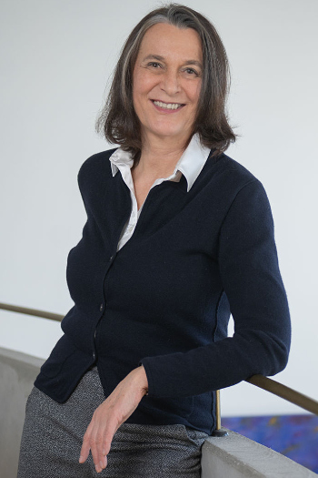 Dr. Gabriele Sonntag ist eine Fachanwältin für Familienrecht aus Fürth, betreut als Anwalt mit ihrer Kanzlei aber auch Mandanten aus Nürnberg, Erlangen, Schwabach und der Umgebung.