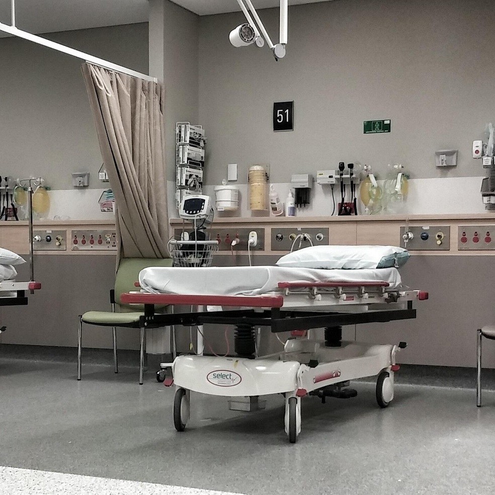 Wer auf einem Krankenhausbett wie diesen liegt, ist oft auf Krankengeld angewiesen. Schlecht, wenn die Krankenkasse nicht zahlt.